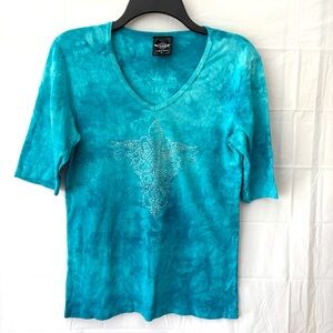 NWOT Sledge USA Turquoise Rhinestone Tie-Dye V-Neck T-Shirt 3/4 Sleeve SZ L